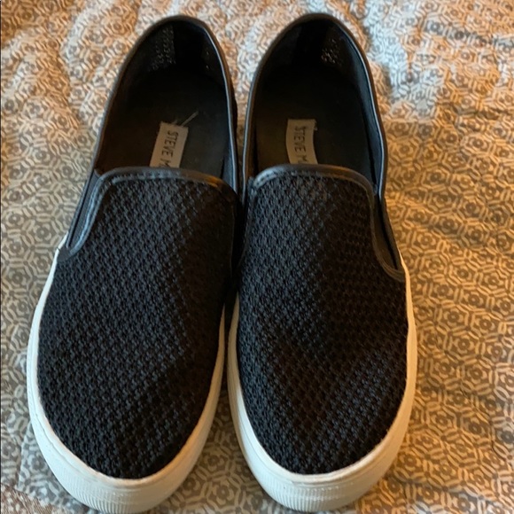 Steve Madden Mesh Gills - Picture 2 of 5